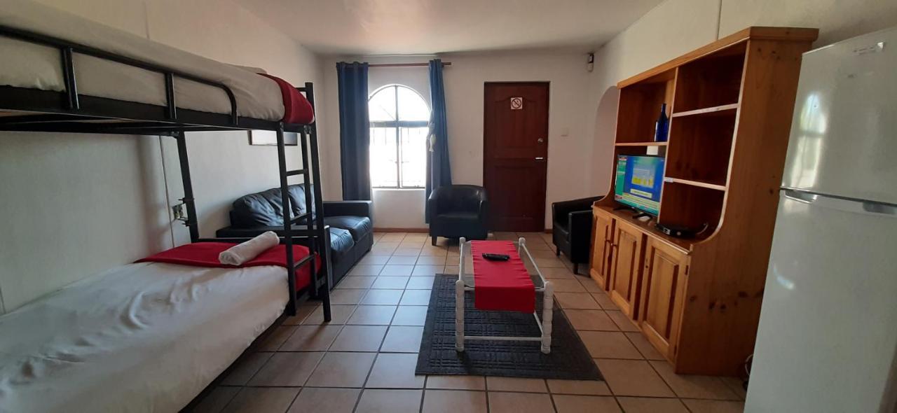 Oom Piet Accommodation Gansbaai Bagian luar foto