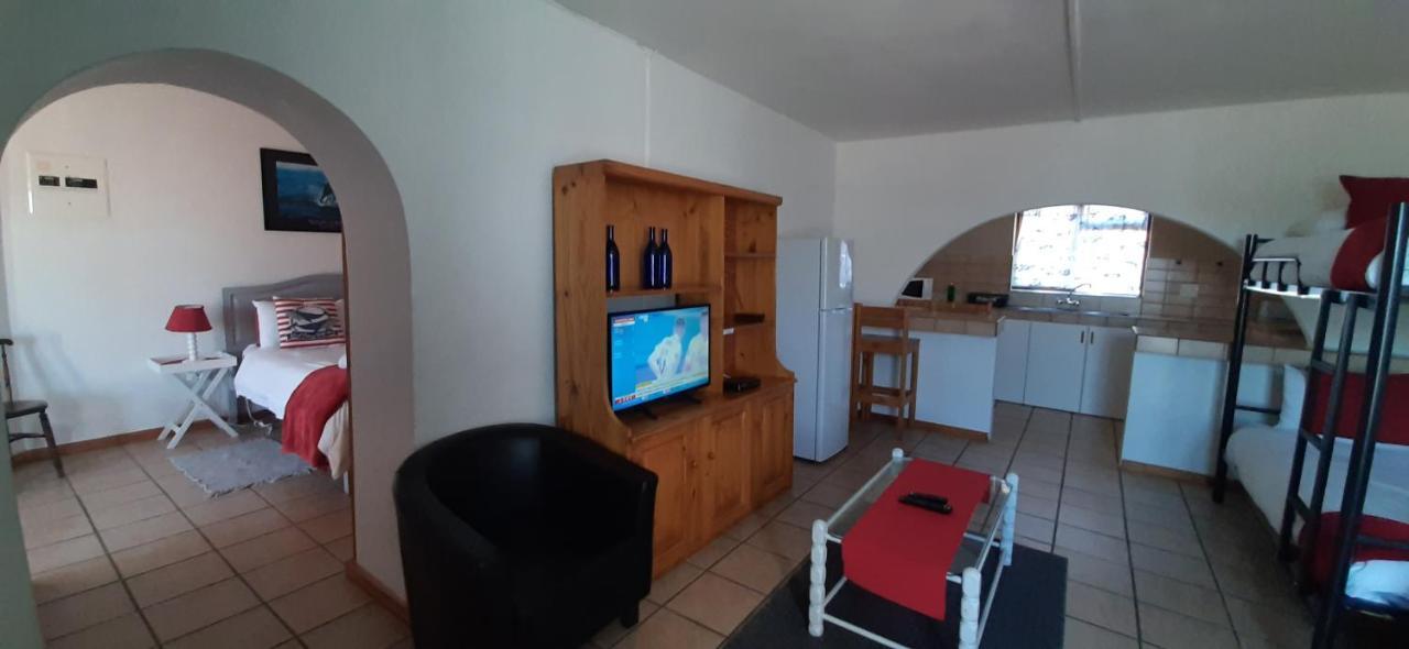 Oom Piet Accommodation Gansbaai Bagian luar foto