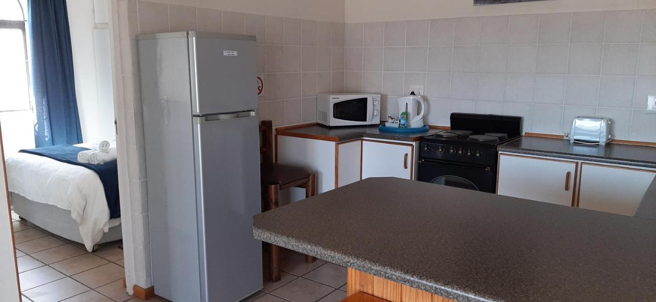 Oom Piet Accommodation Gansbaai Bagian luar foto