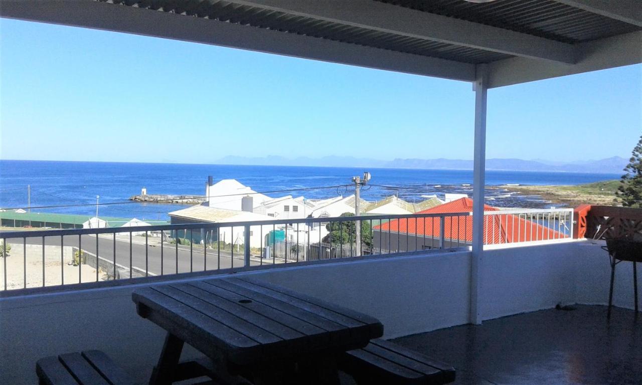 Oom Piet Accommodation Gansbaai Bagian luar foto